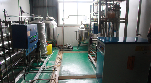 蒸餾水提取現場