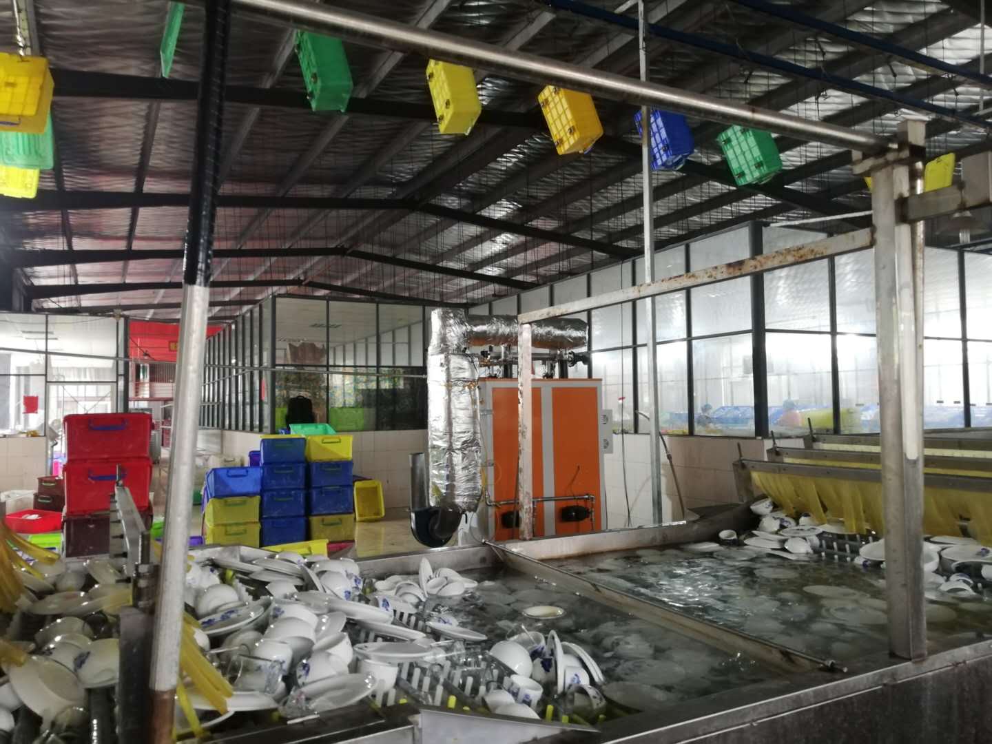餐具的消毒離不開蒸汽發生器