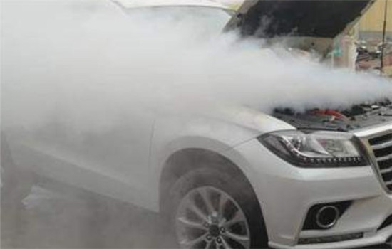 洗車無需排隊等待，使用洗車蒸汽發生器在家就能洗車保養