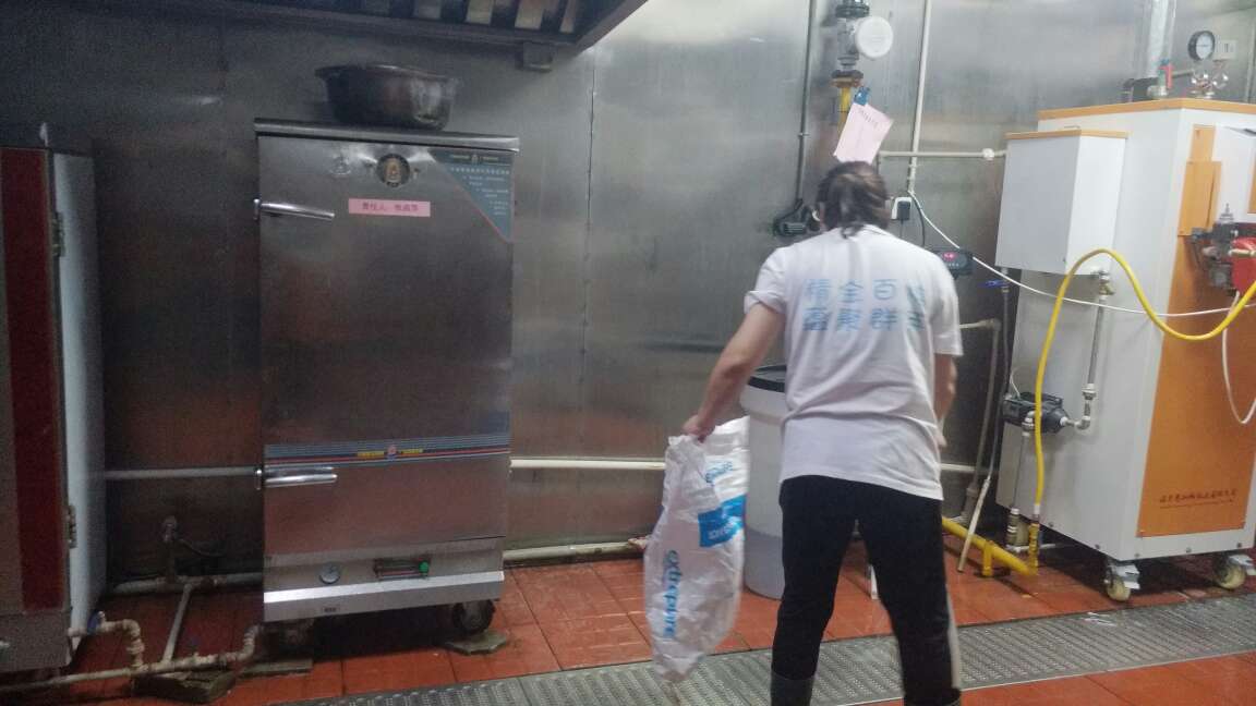學校食堂使用蒸汽發生器熱飯效率高
