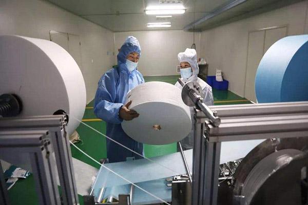 熔噴布材料是口罩的“心髒”，使用91免费版下载安装進行加熱熔噴布
