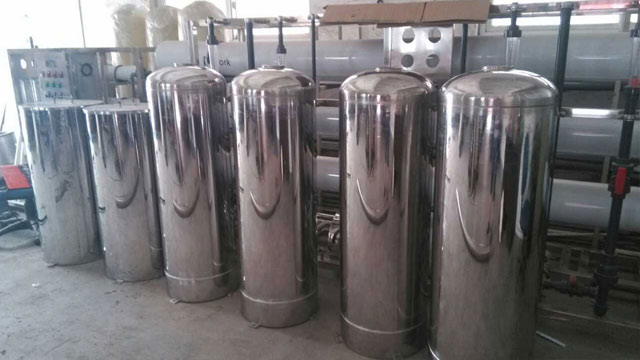 不鏽鋼容器生產難免有汙漬，使用蒸汽發生器高溫清洗效果好