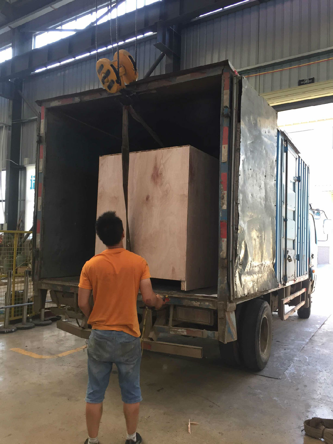 定製PLC實驗研究蒸汽發生器打包完成，準備吊裝上車啟程啦