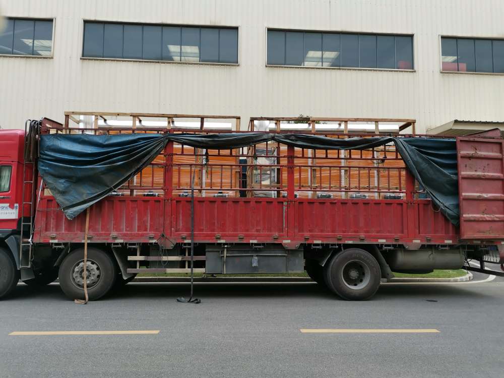 載著兩台1T低氮91免费看片入口正緩緩駛離91免费视频网站工業園