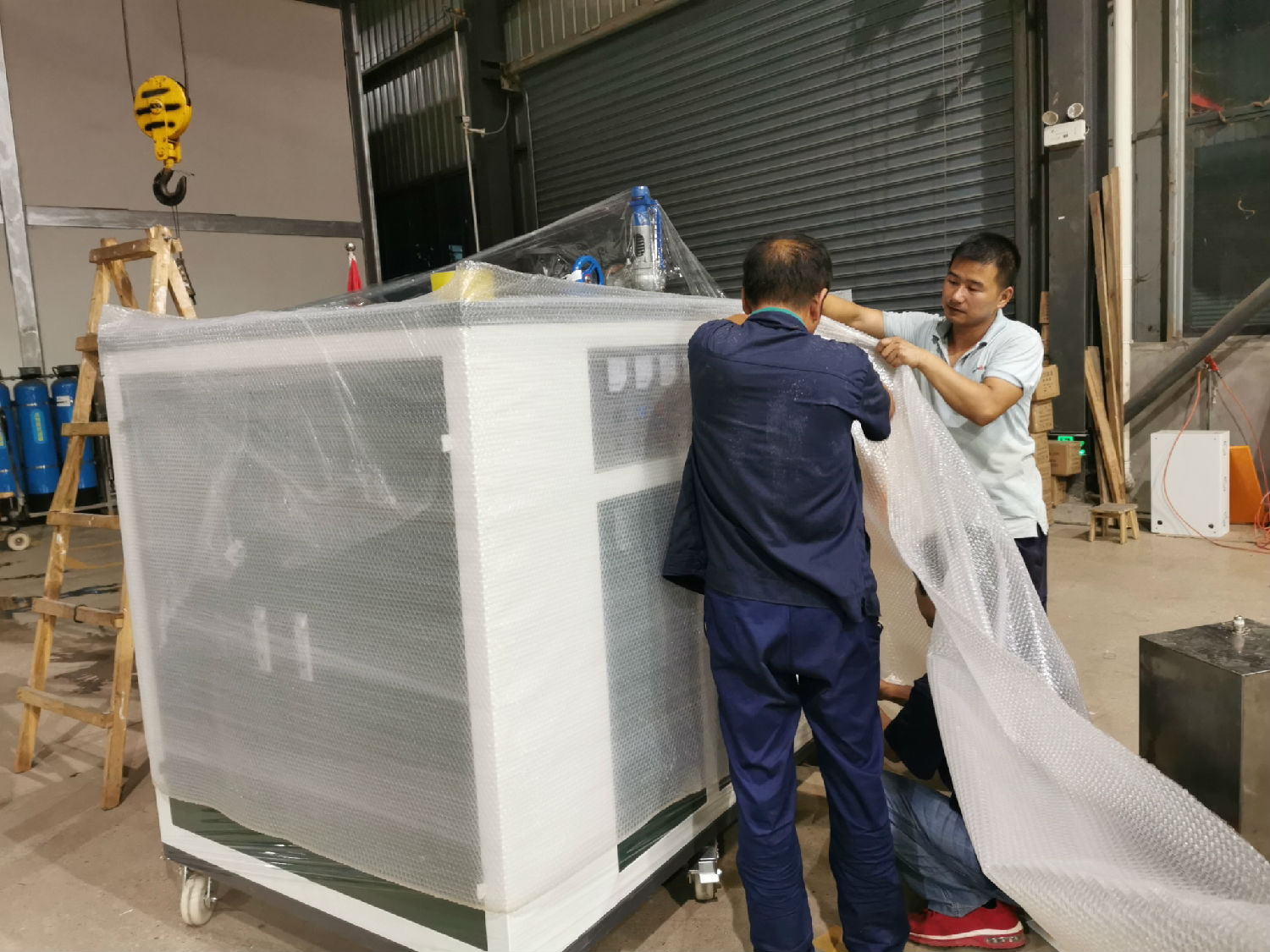 釀酒91免费版下载安装發往上海，工人師傅們正在打包中
