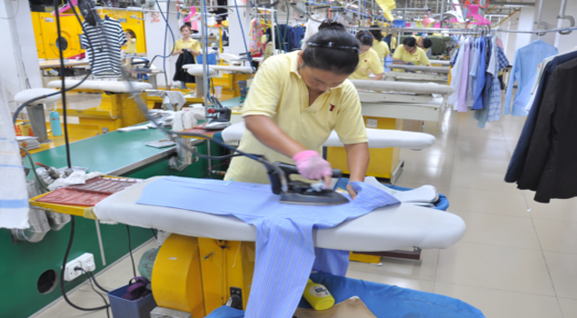 服裝熨燙廠定製蒸汽發生器提高生產工藝流程效率